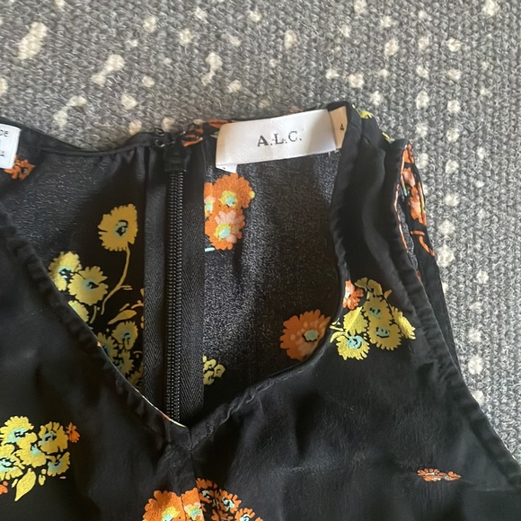 Alc size 4 top flower 100% silk - Picture 3 of 3